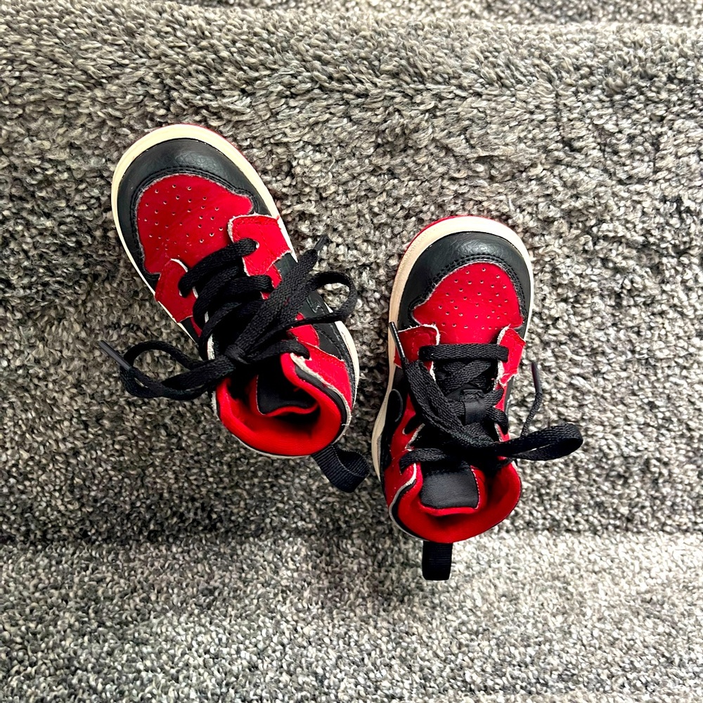 Nike Jordans Boys 5C
